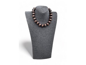 Colliers en bois faits à la main avec des perles en bois naturel, conçus pour la mode simple, traditionnelle et quotidienne. - Product Image 5