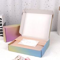 Vente en gros de boîte d'expédition pour vêtements et sous-vêtements livraison postale en couleur dégradée boîte d'emballage en carton tuck papier