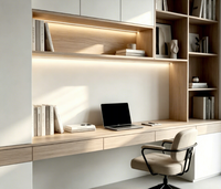Bureau intégré minimaliste moderne avec bibliothèque, armoires fermées personnalisées et étagères ouvertes pour le rangement et la présentation dans un bureau à domicile calme