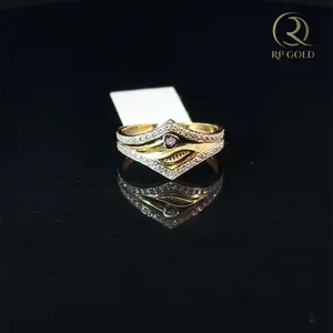 Bague élégante en or et diamants pour femme, design superposé moderne, pierres étincelantes, bijou élégant pour tous les jours, idée cadeau - Product Image 3