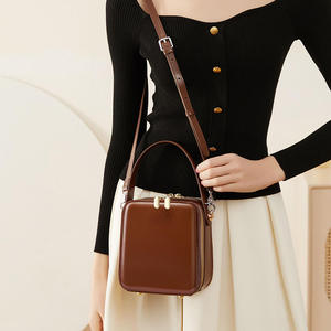 Bolsos cruzados de hombro AndoBag para mujer, bolso cuadrado pequeño de cuero vacuno genuino, bolso de mano femenino a la moda. - Product Image 4