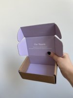 Boîte cadeau en papier ondulé pliable carrée recyclée personnalisée et élégante pour le vernis à ongles et l'huile