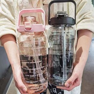 Bouteille d'eau motivante en plastique de 2 L pour enfants, avec paille et marqueur de temps, idéale pour la gym et l'extérieur, compatible avec les aliments, passe au lave-vaisselle et résiste à l'eau bouillante - Product Image 4