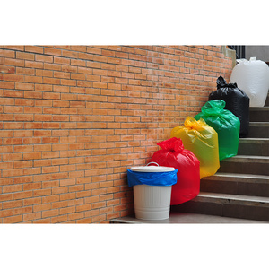 Sacs poubelles sécurisés pour la collecte des déchets, conçus pour un stockage, une manipulation et une élimination sûres des déchets ménagers généraux. - Product Image 3