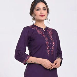 Top cuello mandarín bordado - Product Image 1