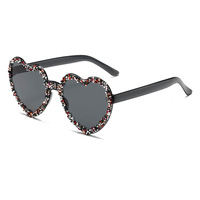 Lunettes de soleil tendance sans monture en forme de cœur UV400 2026 avec strass pour femmes, lunettes de fête fantaisie haut de gamme couleur bonbon