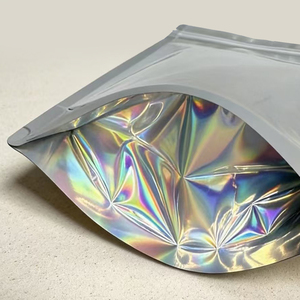 Bolsa personalizada con cierre de cremallera de aluminio holográfico para productos cosméticos y empaques de snacks de moda. - Product Image 6
