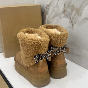 Bottes de neige unisexes de créateur, à semelle épaisse, confortables et chaudes, mi-mollet, de luxe, antidérapantes, en daim avec bords pliés, pour l'extérieur - Product Image 4