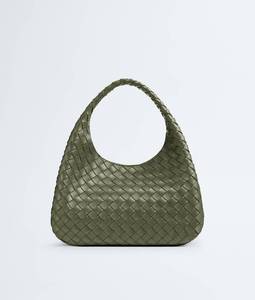 Bolso de Hombro Bottega BV Travel Campana con Silueta Arqueada en Piel Intrecciato Flexible con Cierre de Lazo Veneta - Product Image 1