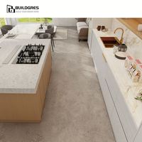 Meubles de cuisine sur mesure avec îlot intégré, menuiserie résistante à l'humidité pour propriété en bord de mer en Australie