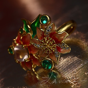 Bague pour femme en argent 925 incrustée de cristal rose et de spinelle verte nano, série Otherworld Vintage - Product Image 2