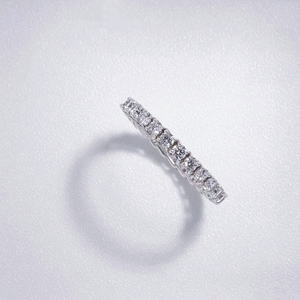 Anillo Fino y Delgado de Eternidad, Oro Blanco de 18k, Anillo con Diamante Cultivado en Laboratorio - Product Image 3