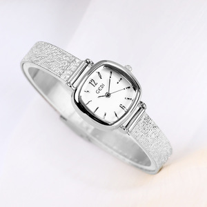 Reloj de Mujer con Diseño Elegante para Regalo de Navidad, Resistente al Agua, con Correa de Acero Inoxidable y Movimiento de Cuarzo - Product Image 4