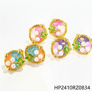 Orecchini eleganti in stile etnico per donna alla moda Look quotidiano e gioielli per feste con perla principalmente in ottone - Product Image 1