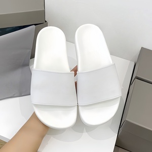 Pantoufles unisexes de qualité supérieure, sans talon, confortables et antidérapantes, marque de luxe, adaptées à la maison et à la salle de bain - Product Image 5