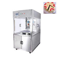 La machine ultrasonique de découpe de gâteaux utilise une technologie avancée pour trancher efficacement les gâteaux de mousse réfrigérés.