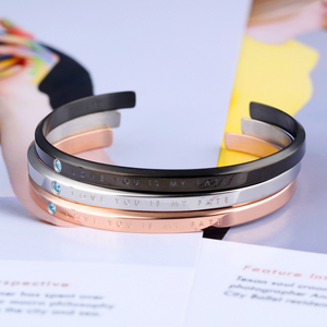 Accesorios personalizados de acero inoxidable para hombre, joyería de oro rosa en forma de C, letra pequeña, diamante, brazalete abierto, pulsera para pareja - Product Image 4