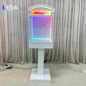 Cabina Telefónica Metálica Moderna LEDA Personalizada con Soporte para Libro de Visitas y Caja de Mensajes para Eventos de Boda - Product Image 2