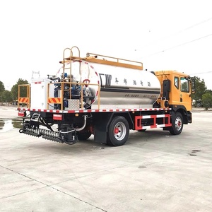 Camión Dongfeng para Reparación de Baches en Asfalto, Máquina de Construcción de Carreteras, Camión Pequeño con Esparcidor de Betún Caliente - Product Image 3