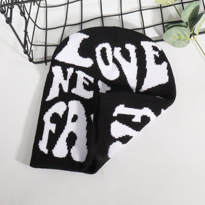 LOVE NEVER FAILS Hip-Pop Slogan Unisexe Y2K Bonnet à la mode en tricot élastique pour femmes/hommes Crâne chaud C pour le cyclisme d'hiver - Product Image 4