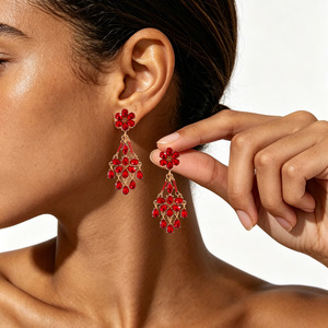 Boucles d'oreilles vintage à longues pampilles rouges florales serties de diamants, boucles d'oreilles originales - Product Image 1