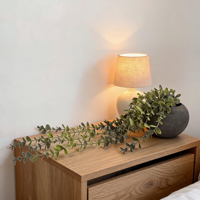 Plante artificielle en eucalyptus en cascade luxuriante en matériau PE dans un pot gris mat pour la décoration de la maison