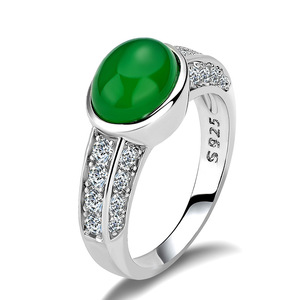 Anello Vintage da Donna con Accento Verde Smeraldo, Stile Retrò, Elegante Gioiello in Rame con Finitura Raffinata - Product Image 1