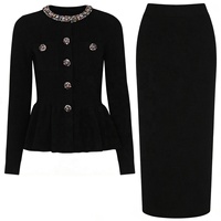 Ensemble deux pièces OUDINA de haute qualité en stock : cardigan élégant à manches longues en maille orné de strass et jupe longue