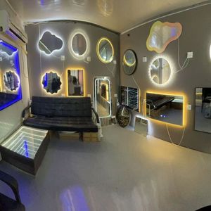 <span class=keywords><strong>Miroir</strong></span> <span class=keywords><strong>mural</strong></span> LED rond géant en acrylique moderne minimaliste de luxe sur mesure pour la décoration de la maison - Product Image 2