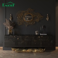 Meuble TV Moderne de Luxe Personnalisé en Bois avec Plateau en Marbre, Poignées Sculpturales Dorées, Solution de Rangement Écologique pour Salon
