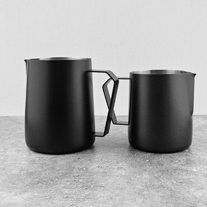 350 personalizzato di fabbrica/600ml beccuccio tagliente Barista Latte Art caffè <span class=keywords><strong>Espresso</strong></span> fumante in acciaio inossidabile 304 brocca di schiuma per Latte - Product Image 2