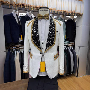 Costume 3 pièces <span class=keywords><strong>blanc</strong></span> pour homme avec revers perlé doré, veste de smoking ajustée, idéal pour bal de promo, <span class=keywords><strong>mariage</strong></span>, soirée, spectacle, costumes formels tendance - Product Image 1