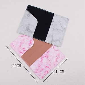 Funda de Pasaporte y Tarjetas de Viaje de Cuero PU Ligero, Impermeable y con Protección RFID, Diseño de Mármol con Estampado Dorado, para Parejas - Product Image 3