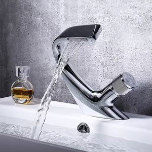 Robinet cascade de luxe en laiton au design unique pour <span class=keywords><strong>lavabo</strong></span> de salle de bain, <span class=keywords><strong>mitigeur</strong></span> eau chaude et froide - Product Image 3