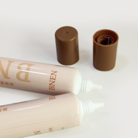 Tube personnalisé de 10 à 40ml en plastique PE PP doux au toucher Conteneur à 5 couches avec buse longue Fond de teint crème solaire Fond de teint cosmétique vide