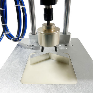Machine de bouchage semi-automatique pneumatique pour bouteilles de 18 mm de diamètre, pour usage chimique, avec moteur et prise européenne, garantie 1 an - Product Image 1