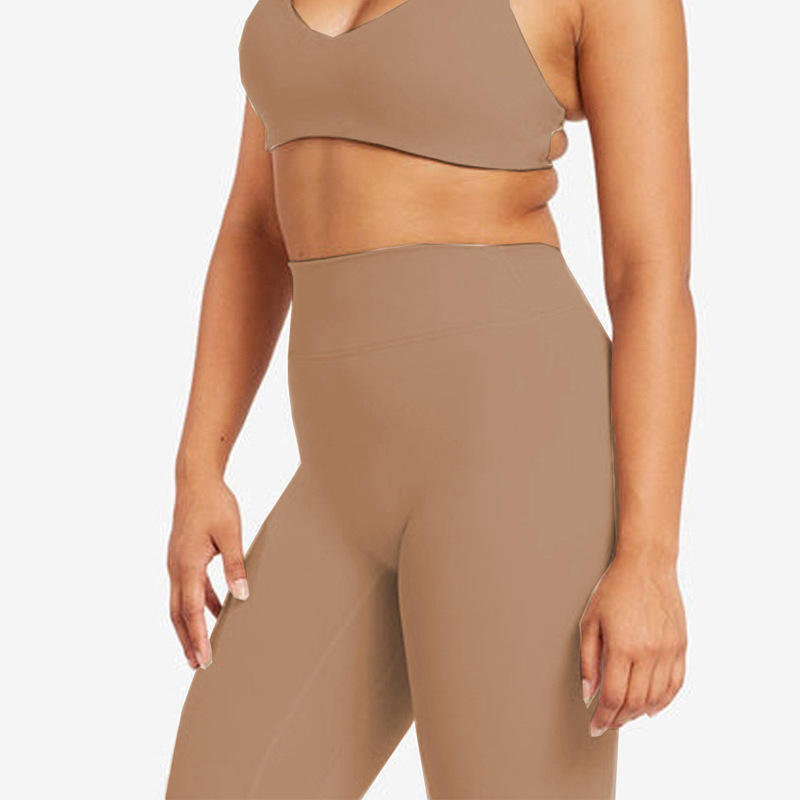 กางเกงเลกกิ้งสีกากีอ่อน