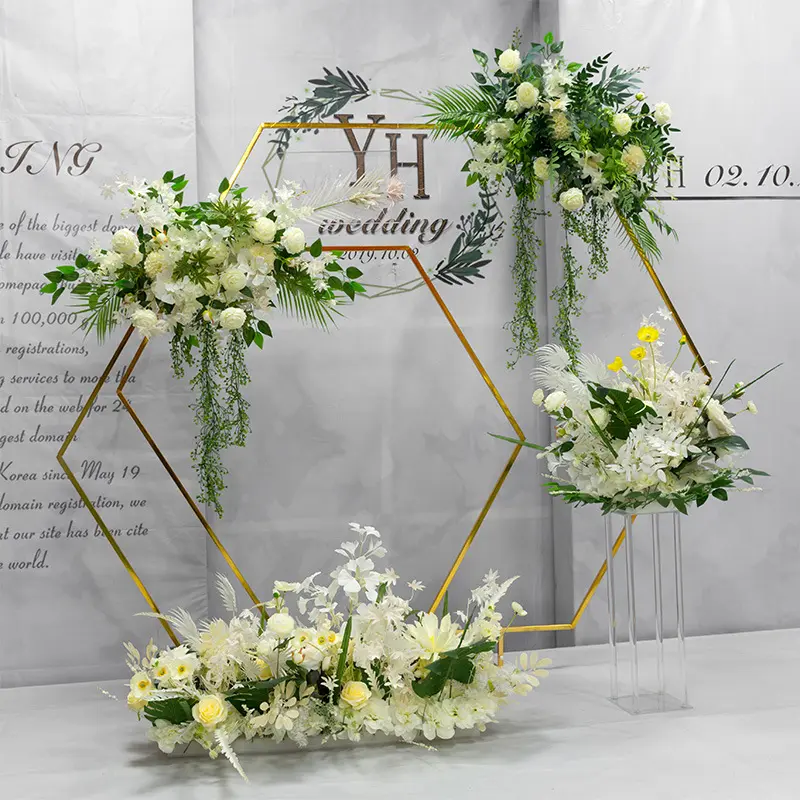 装飾のための幾何学的な六角形の結婚式のアーチフレームスタンドバルーンアーチサークル背景スタンド