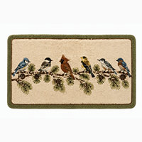 Tapis moderne en velours synthétique crème et vert à imprimé animalier (oiseaux et branches de pin) pour la décoration intérieure