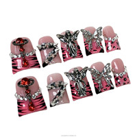 Ongles artificiels roses doux, faux ongles français mignons, charme papillon, cœurs chromés, ongles pressés faits à la main
