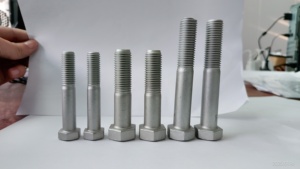 Fabricante Din933 Grado 8,8 Acero al carbono Geomet <span class=keywords><strong>Perno</strong></span> hexagonal Chapado en zinc <span class=keywords><strong>Perno</strong></span> Hexagonal H.D.G Dacromet M39 M42 M45 Tuercas Pernos - Product Image 5