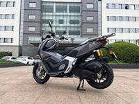 Moto Scooter à Essence 150 cm³ Économique avec Frein à Disque et Refroidissement par Eau – Excellente Performance