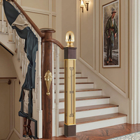 Colonnes en laiton européennes de grande taille avec rampes et garde-corps d'escalier, personnalisables pour hôtels et villas