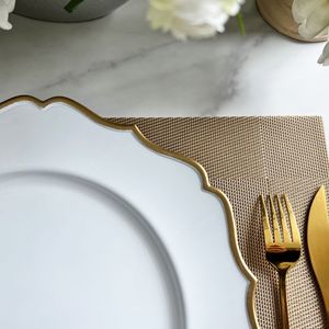 Plato de Presentación de Plástico Verde Personalizado Diseño Único de Lujo para Bodas Vajilla Sostenible para Cenas y Eventos de Boda - Product Image 4