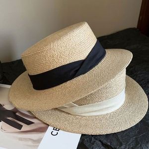Nouveau Chapeau de Soleil de Luxe en Paille Fine de Raphia, Style Rétro Français, à Bord Plat et Tressage Fin, pour l'Été et les Voyages - Product Image 1