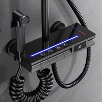 Système de douche gris anthracite avec affichage LED de la température, pommeau de pluie carré, douchette à touches piano, mitigeur de douche pour projets hôteliers