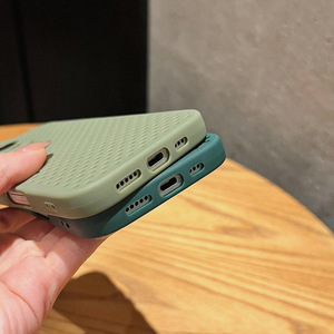 เคสโทรศัพท์แบบเต็มตัวสำหรับ Apple 17/16 Pro Max ระบายความร้อนด้วยรูวงกลม  วัสดุซิลิโคนนิ่มแบบเจาะรู ป้องกันการกระแทก สำหรับรุ่น 14/15 - Product Image 6