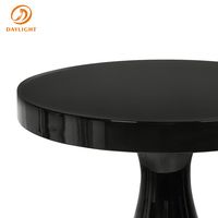 Table d'appoint ronde noire de luxe avec base en piédestal brillant et pieds croisés, élégante table d'appoint pour hôtel, villa, projet, mobilier de salon