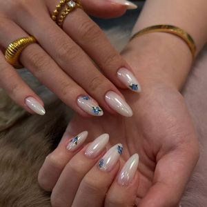 <span class=keywords><strong>Uñas</strong></span> <span class=keywords><strong>Postizas</strong></span> Francesas con Diseño Floral, Medianas, Almendradas, Brillantes y Elegantes para Uso Diario - Product Image 1