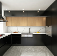 Meuble de cuisine moderne en bois laqué brillant avec îlot en contreplaqué MDF et placard de rangement en aggloméré avec évier pour cuisine de villa
